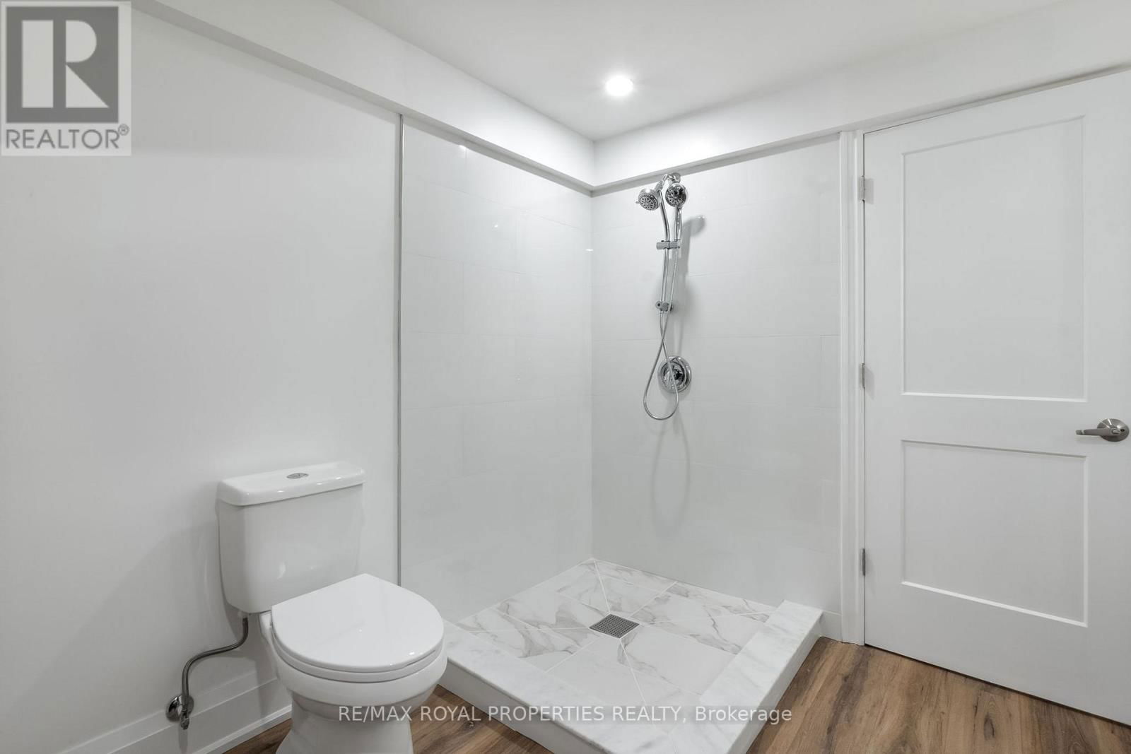 874 WINGARDEN CRESCENT Image 44