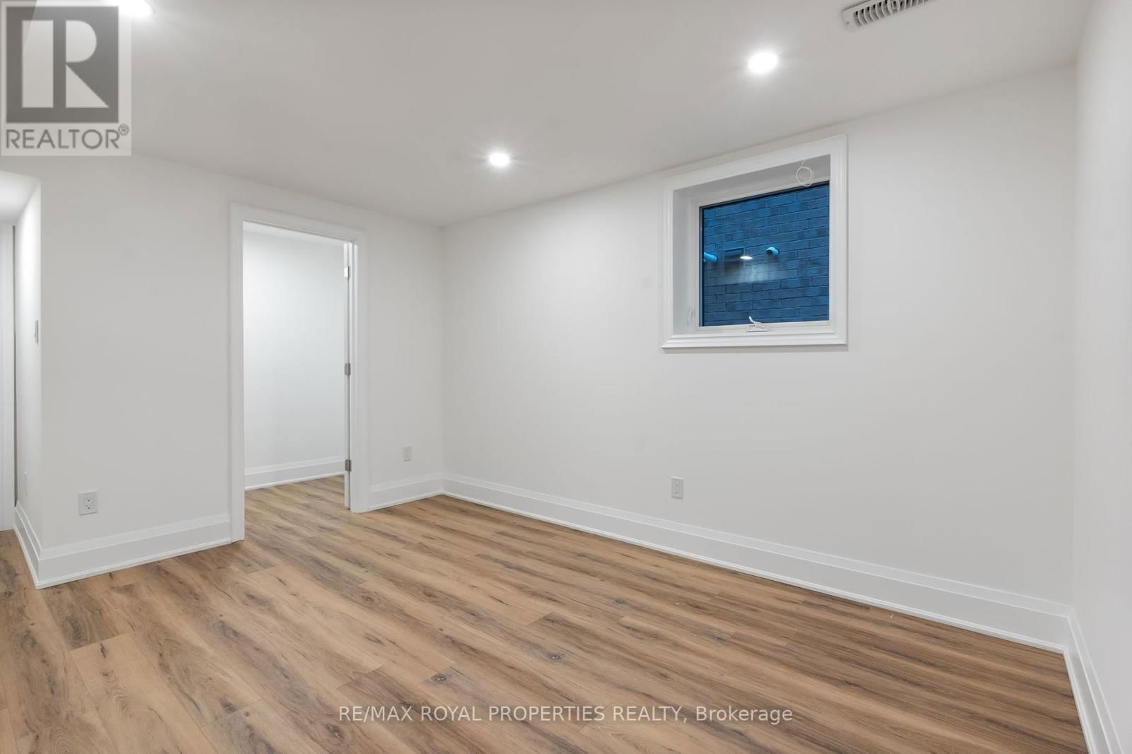 874 WINGARDEN CRESCENT Image 45