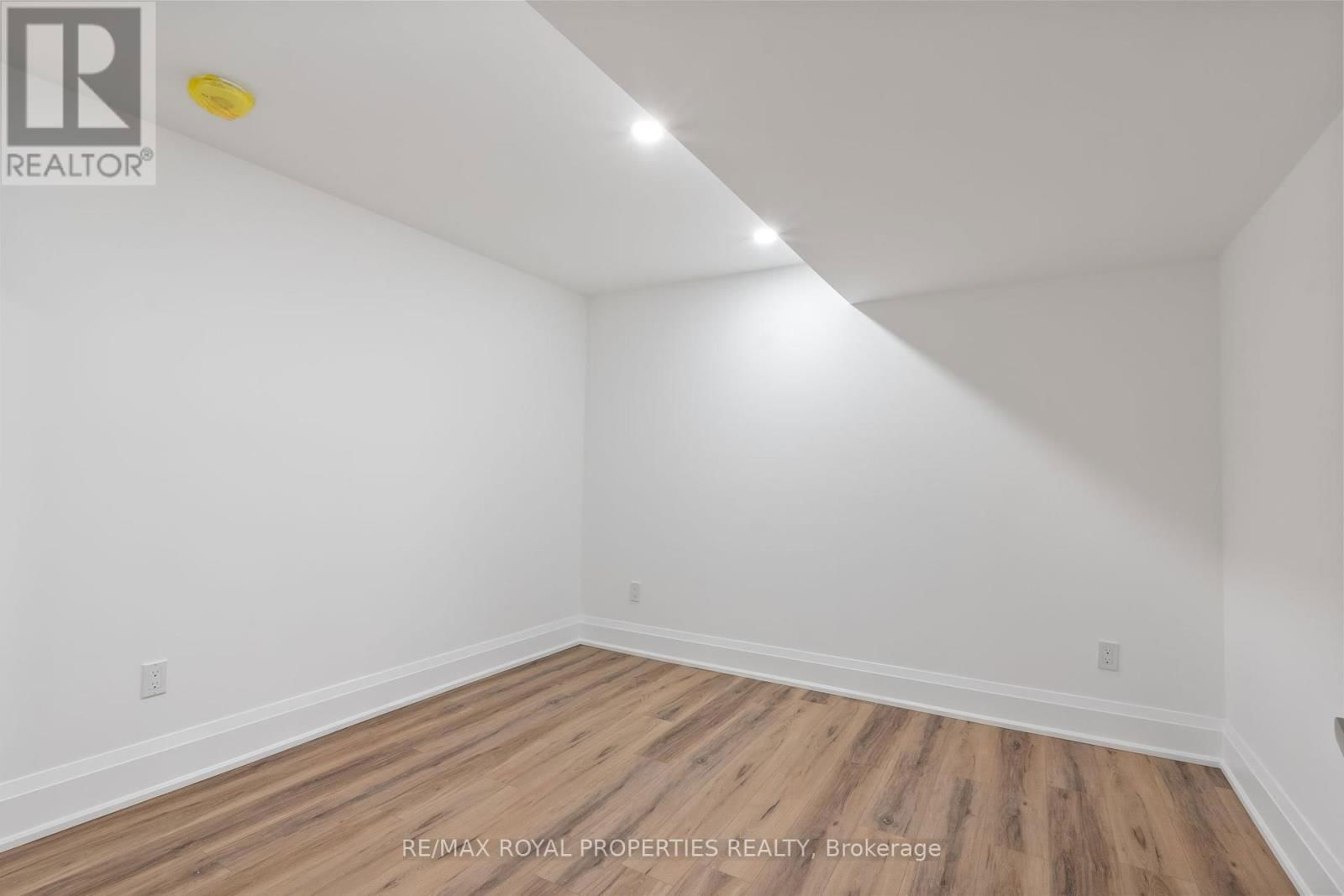 874 WINGARDEN CRESCENT Image 46