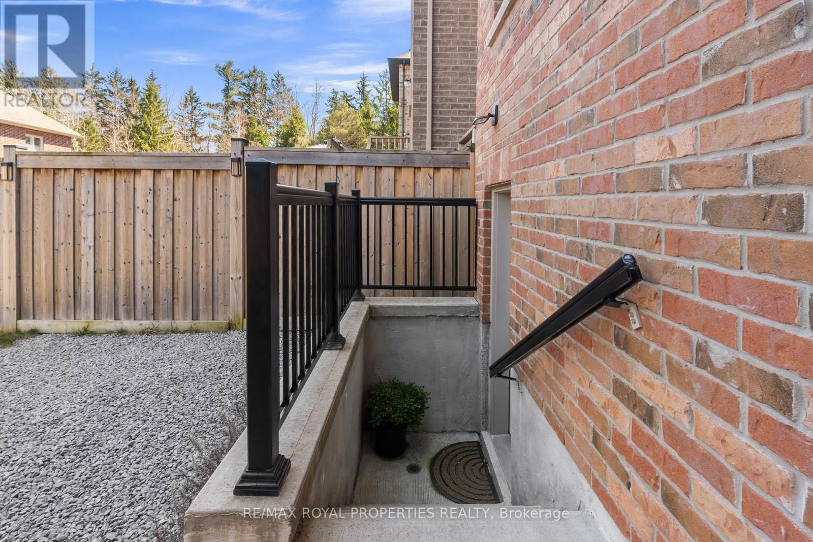 874 WINGARDEN CRESCENT Image 47