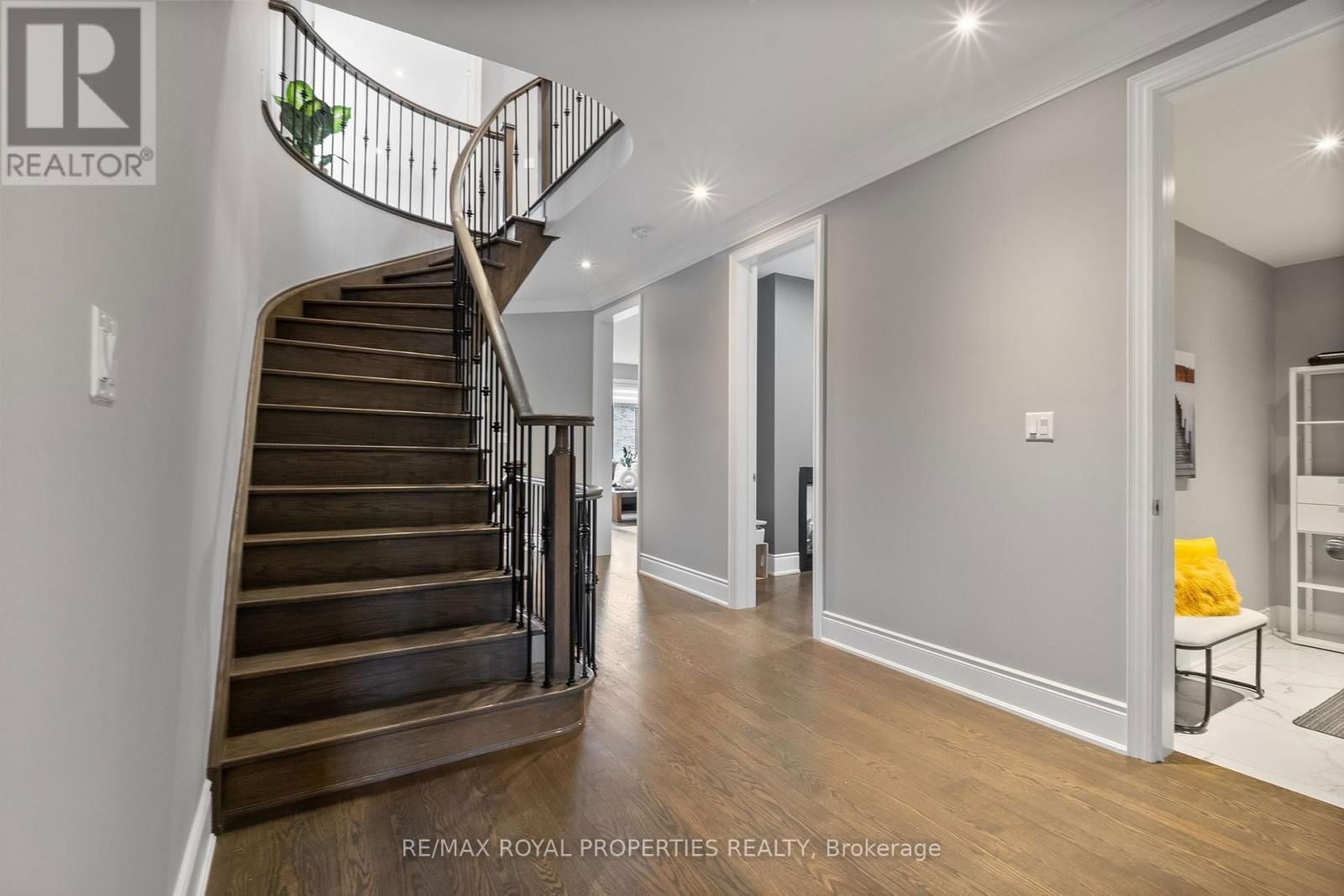 874 WINGARDEN CRESCENT Image 5