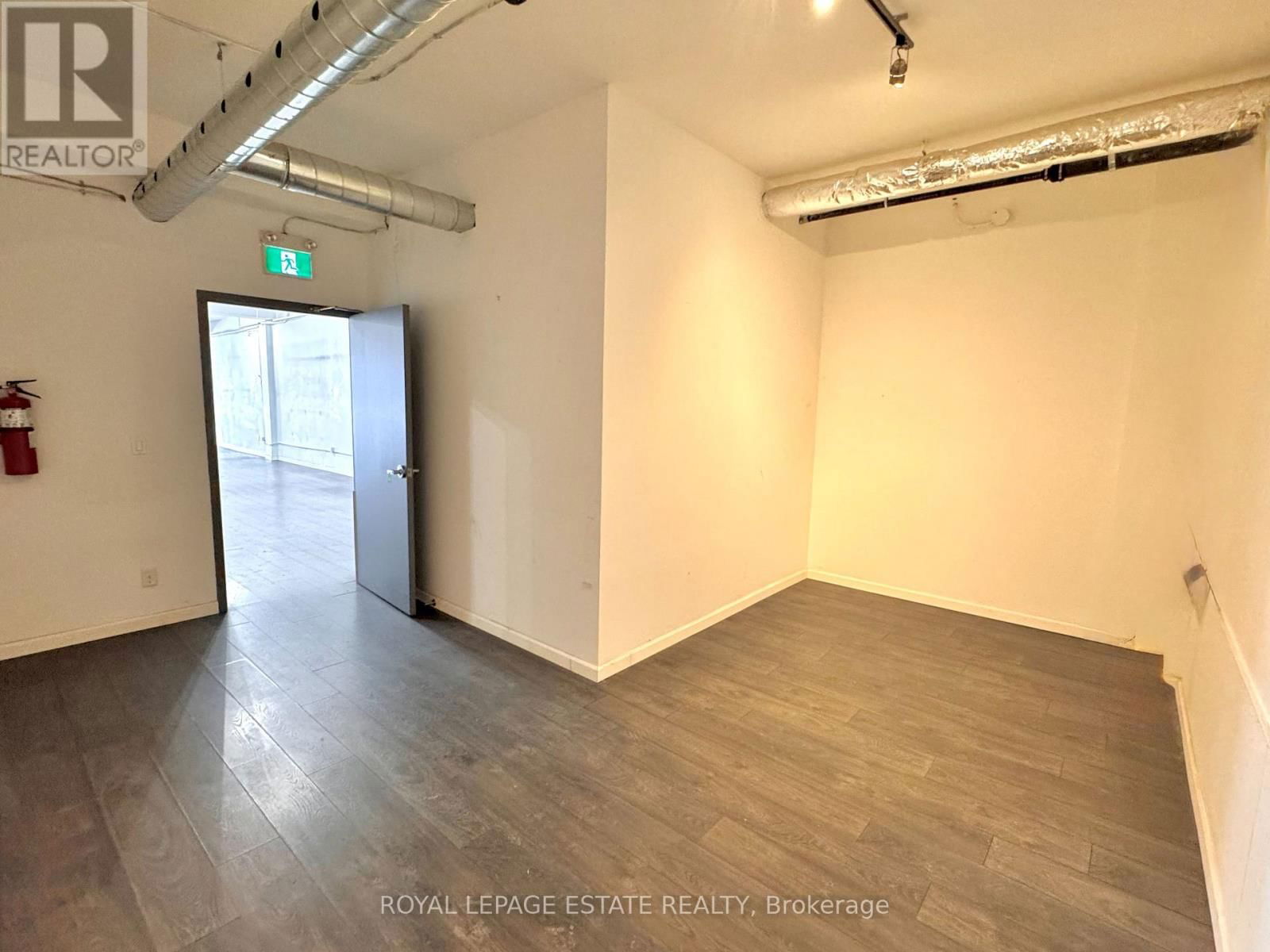 1610 GERRARD STREET EAST Image 6