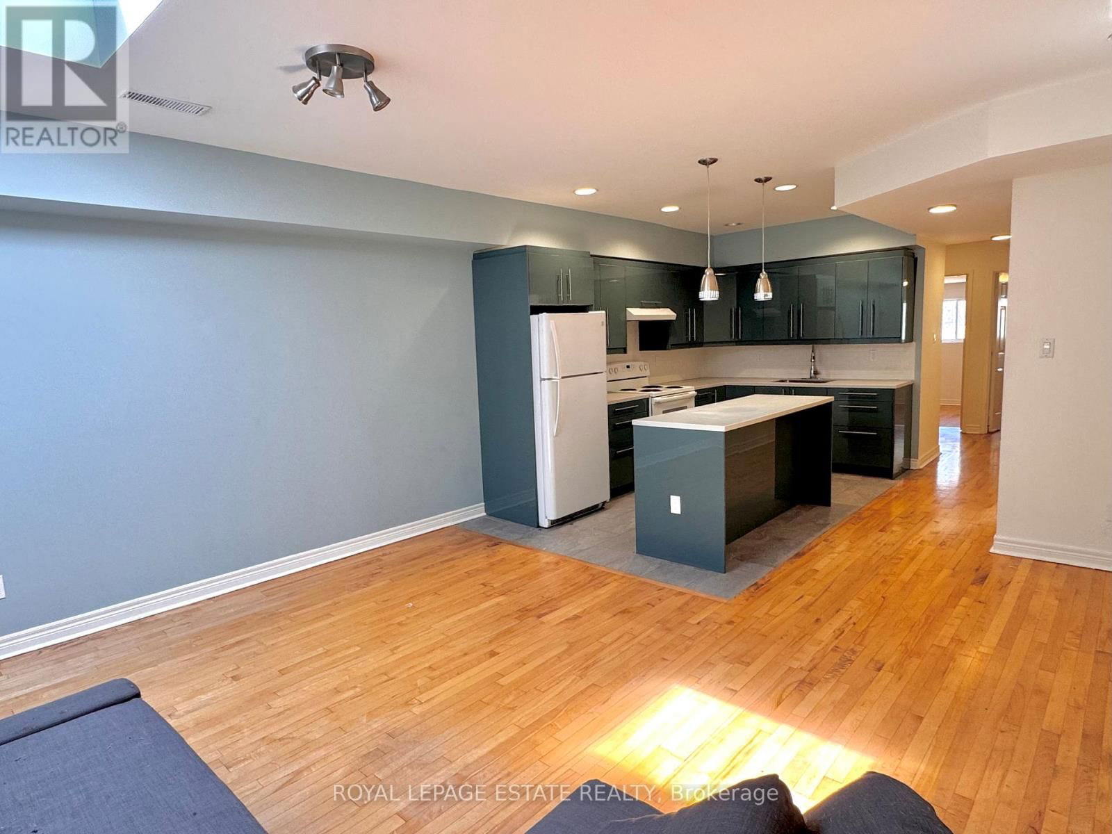 1610 GERRARD STREET EAST Image 14