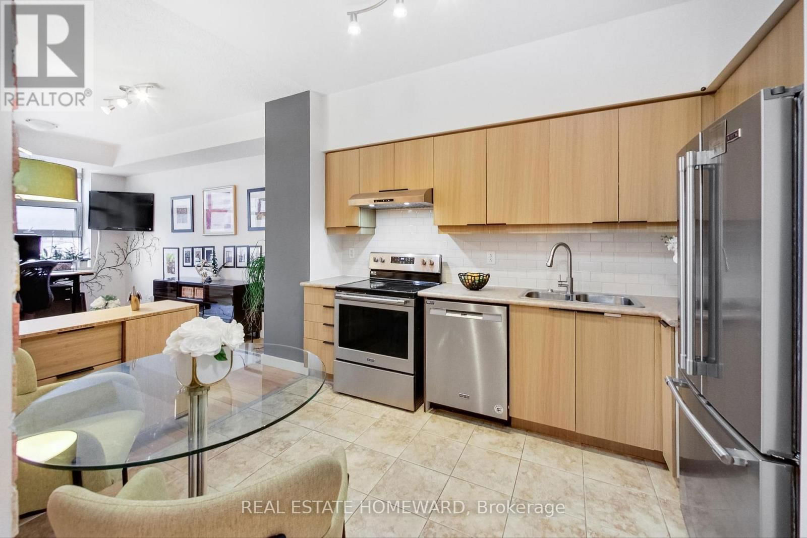 209 - 601 KINGSTON ROAD Image 13