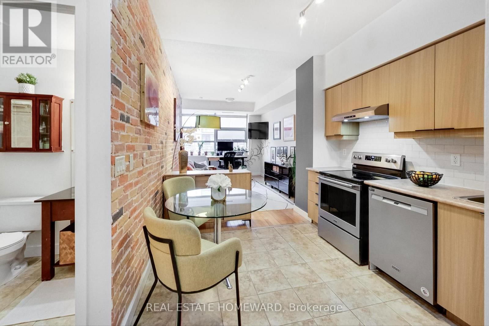 209 - 601 KINGSTON ROAD Image 14