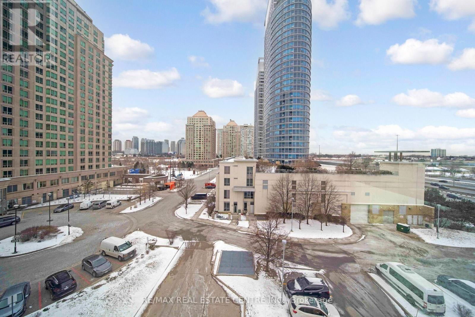 603 - 11 LEE CENTRE DRIVE Image 35