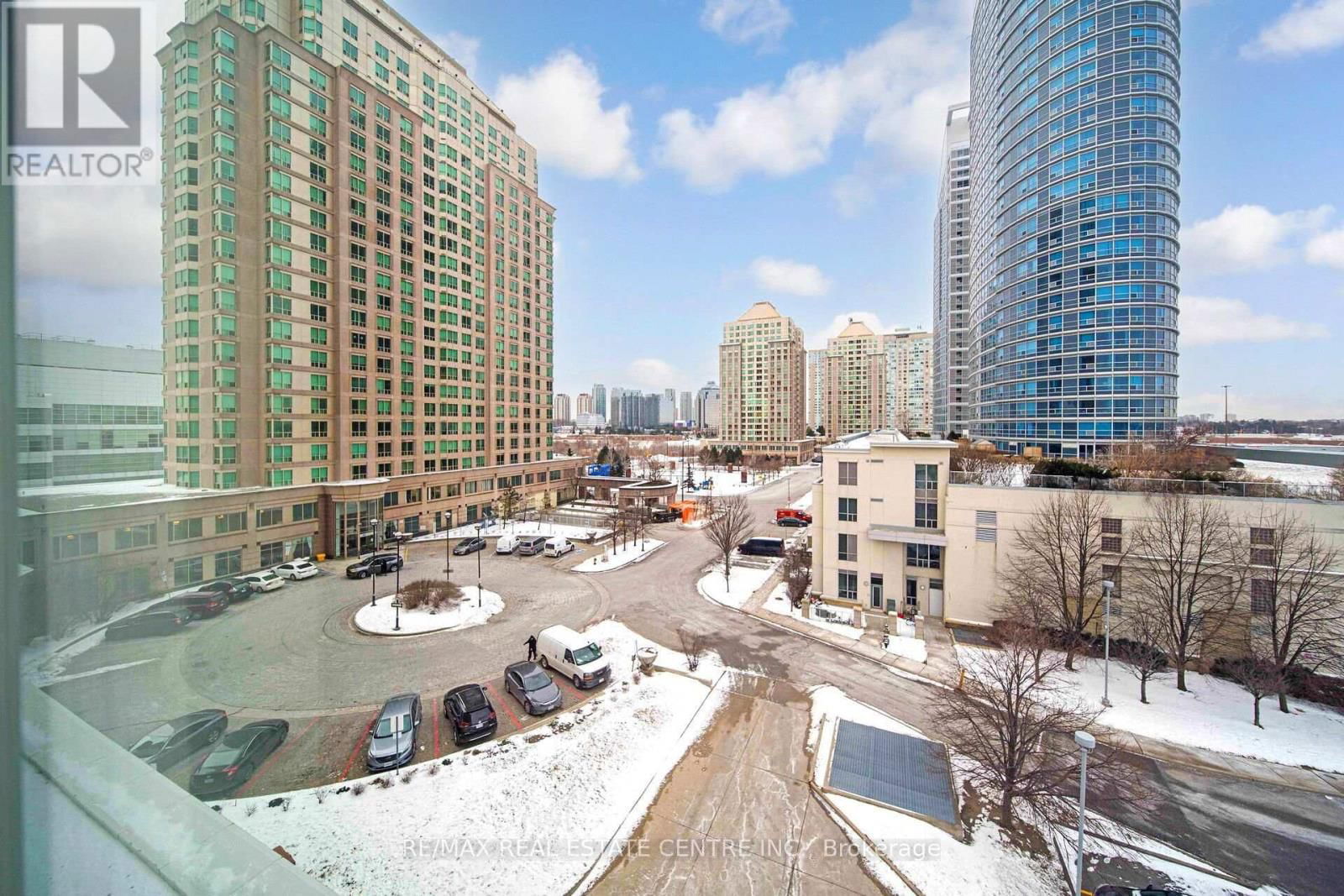 603 - 11 LEE CENTRE DRIVE Image 37
