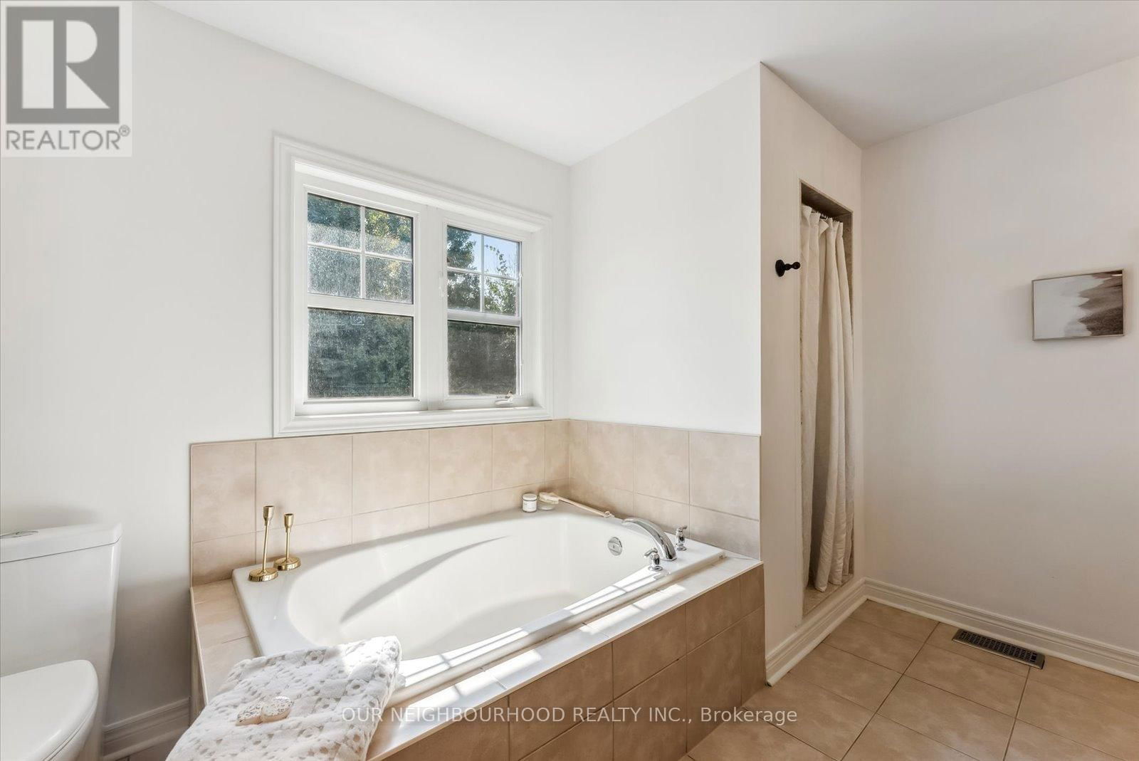 794 HANMORE COURT Image 28
