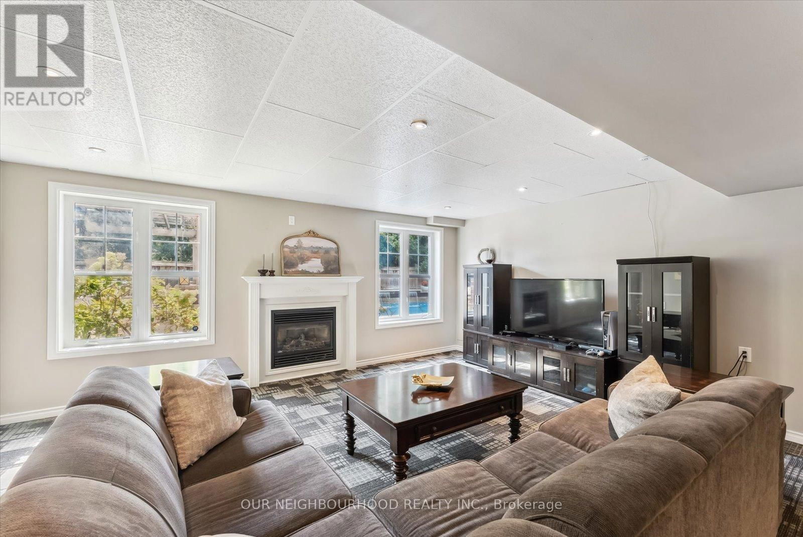 794 HANMORE COURT Image 38