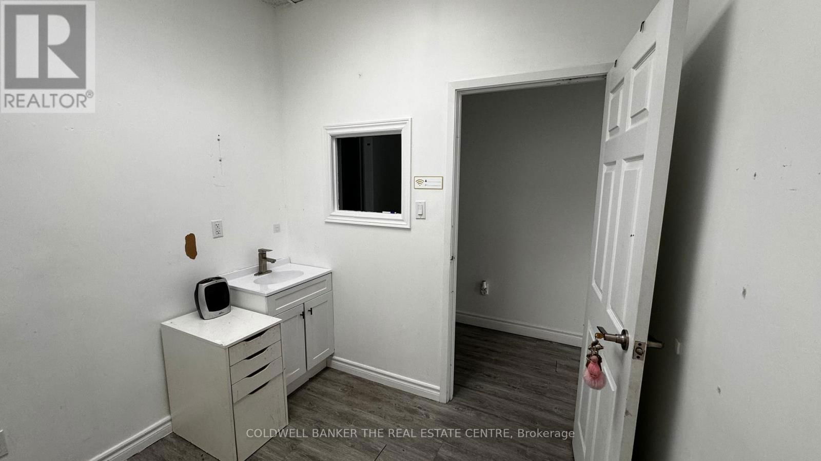 Room 2 - 4508 KINGSTON ROAD Image 4
