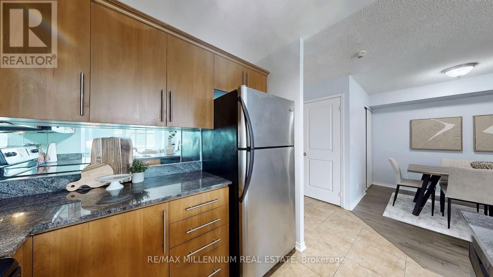 2N - 8 ROSEBANK DRIVE Image 19