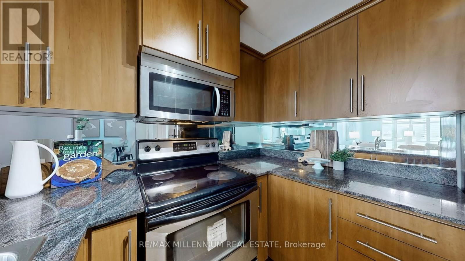 2N - 8 ROSEBANK DRIVE Image 21