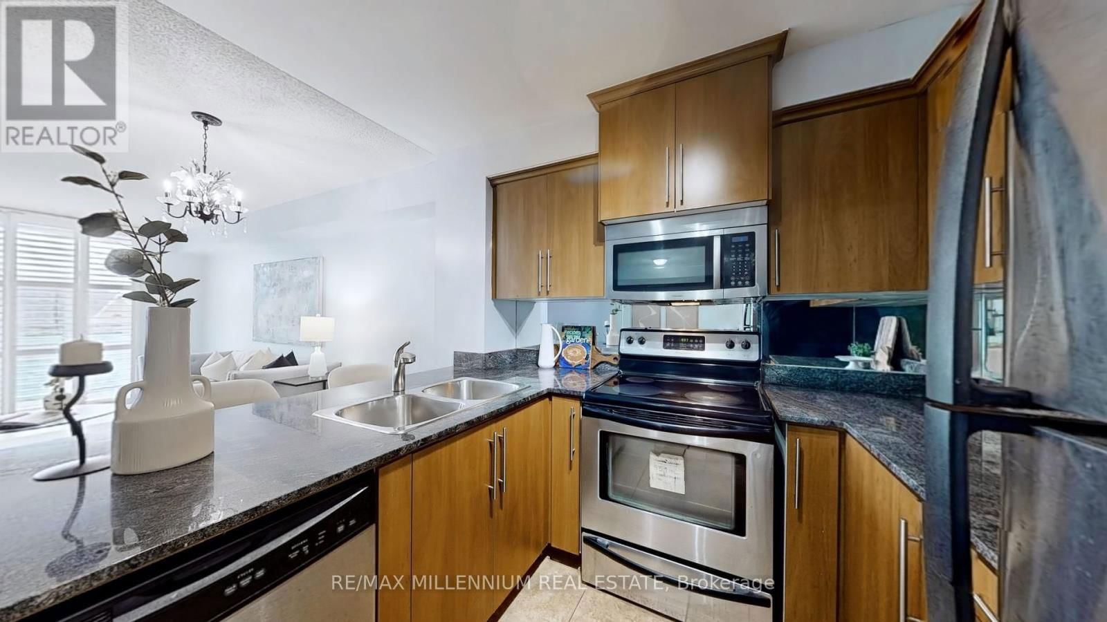 2N - 8 ROSEBANK DRIVE Image 22