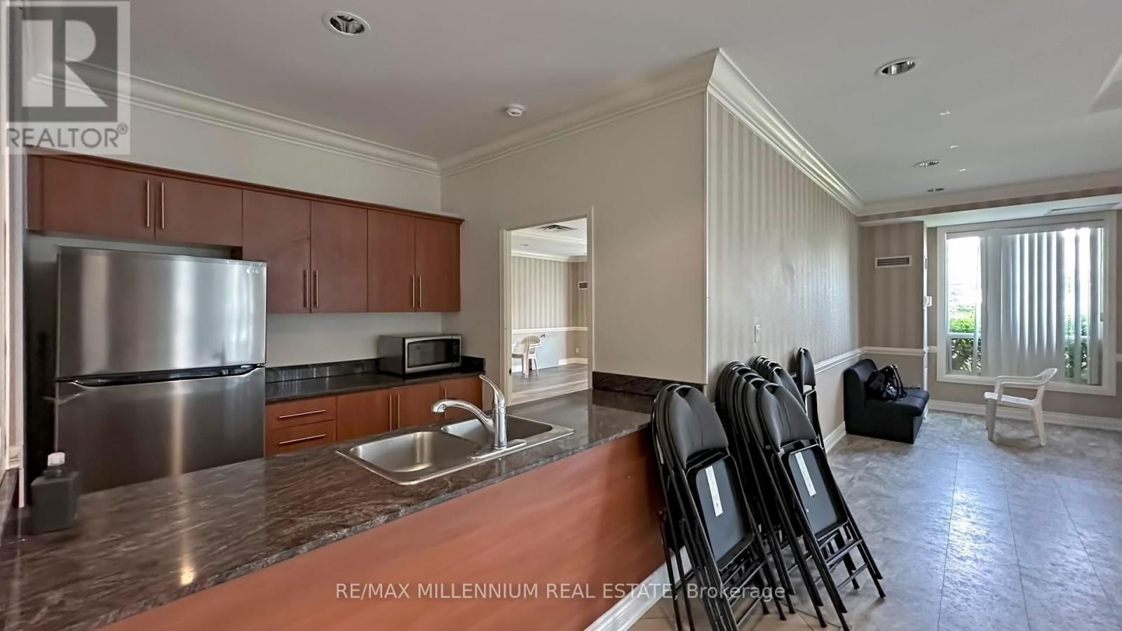2N - 8 ROSEBANK DRIVE Image 43