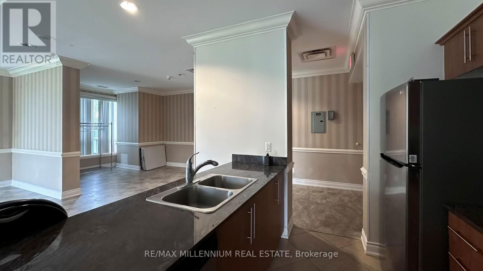 2N - 8 ROSEBANK DRIVE Image 48