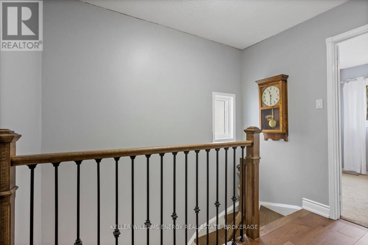 63 FULTON CRESCENT NORTH Image 29