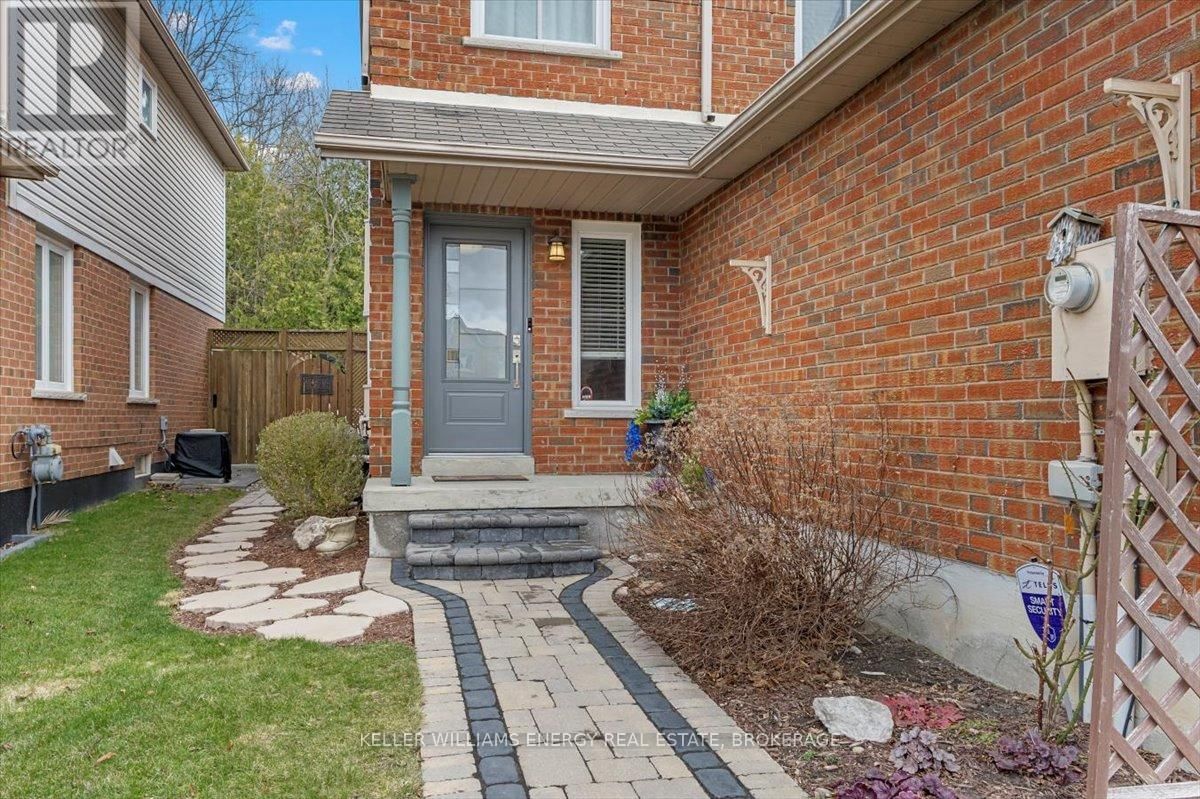 63 FULTON CRESCENT NORTH Image 3