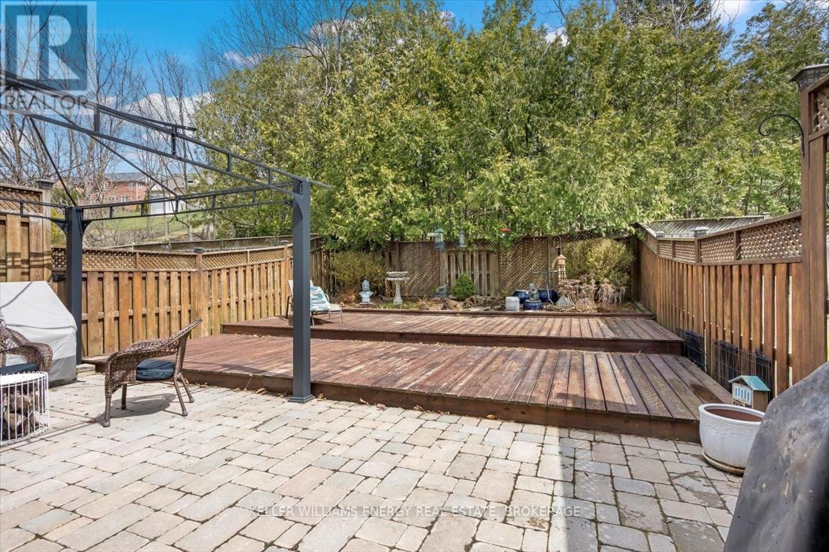 63 FULTON CRESCENT NORTH Image 37