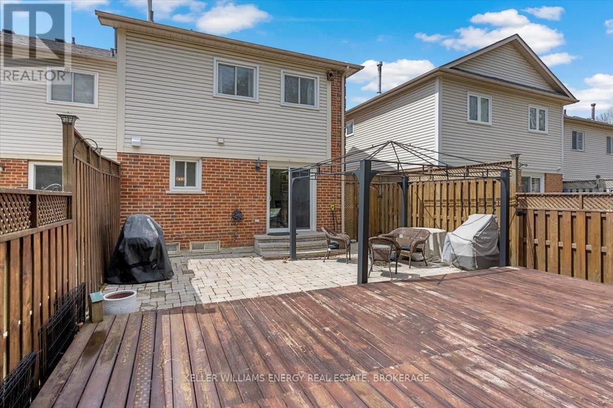 63 FULTON CRESCENT NORTH Image 38