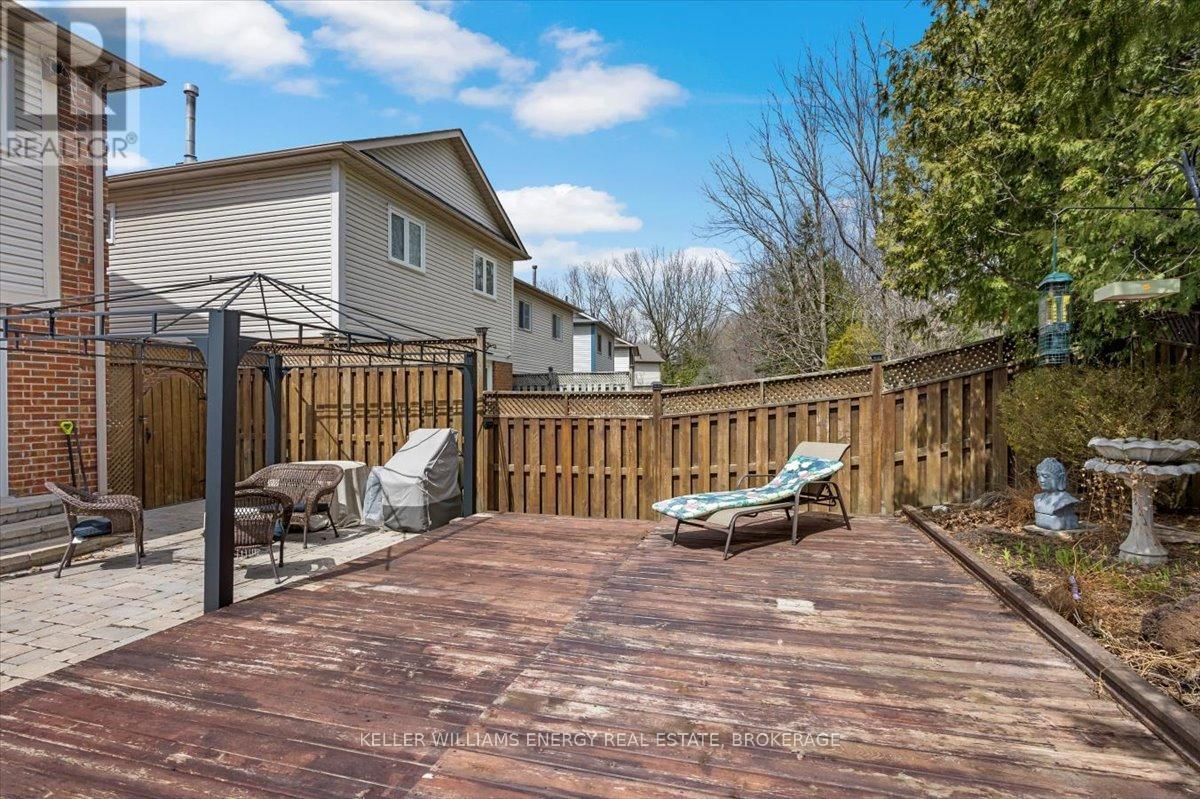 63 FULTON CRESCENT NORTH Image 39