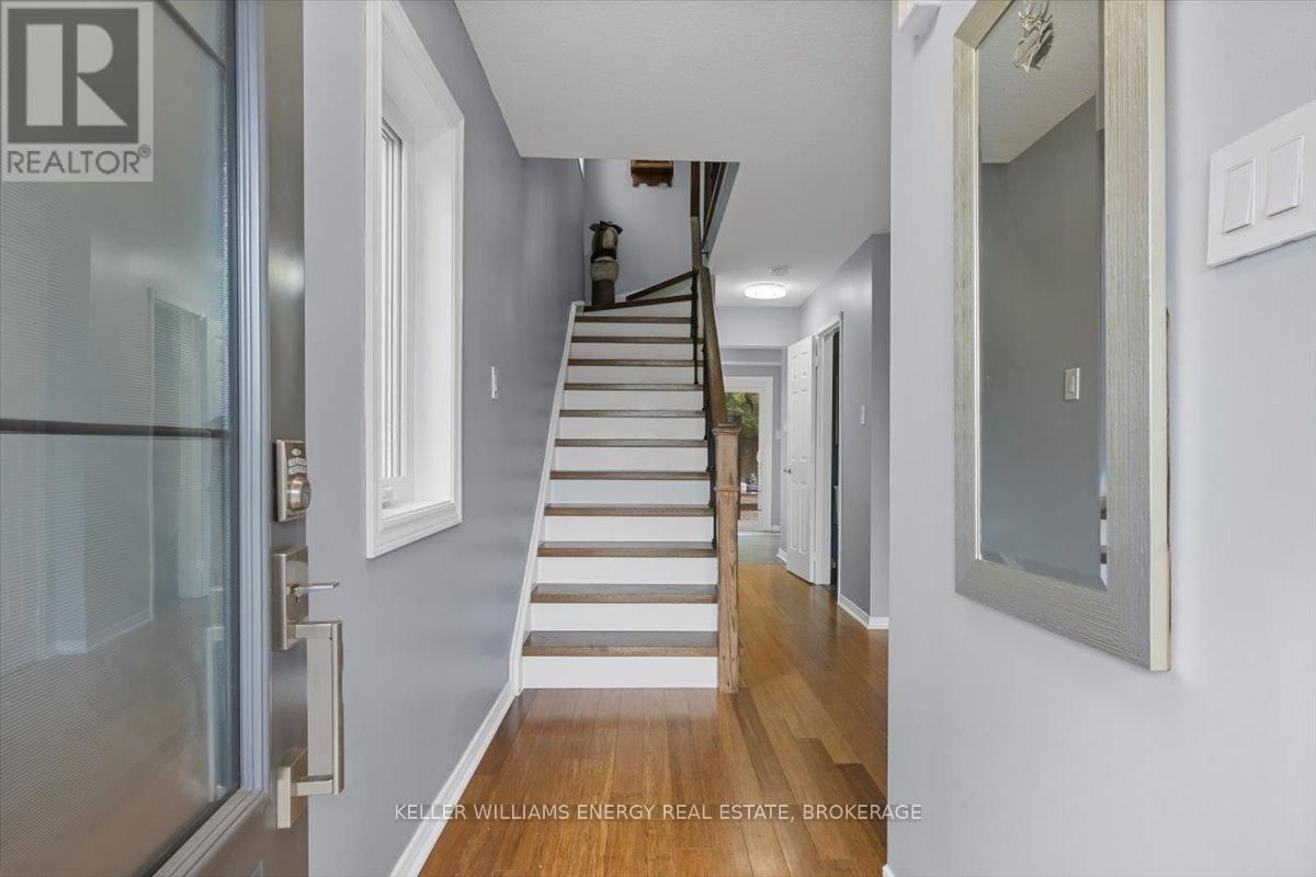 63 FULTON CRESCENT NORTH Image 4