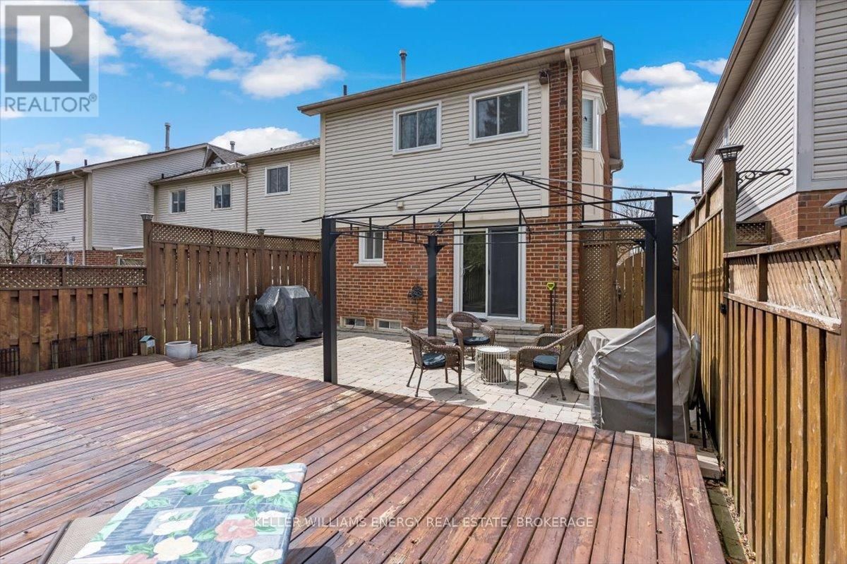 63 FULTON CRESCENT NORTH Image 40