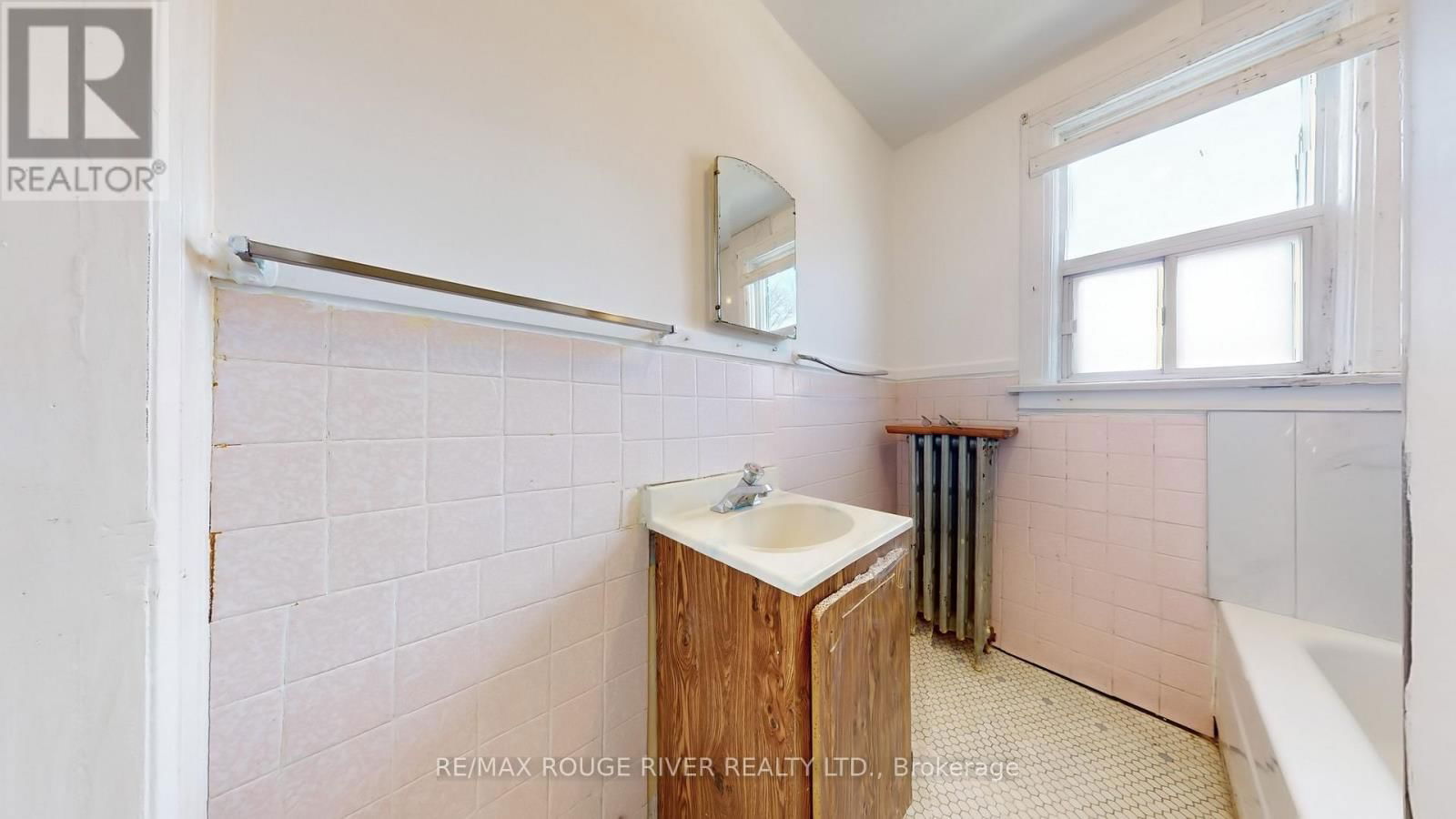 218 DEWHURST BOULEVARD NORTH Image 21