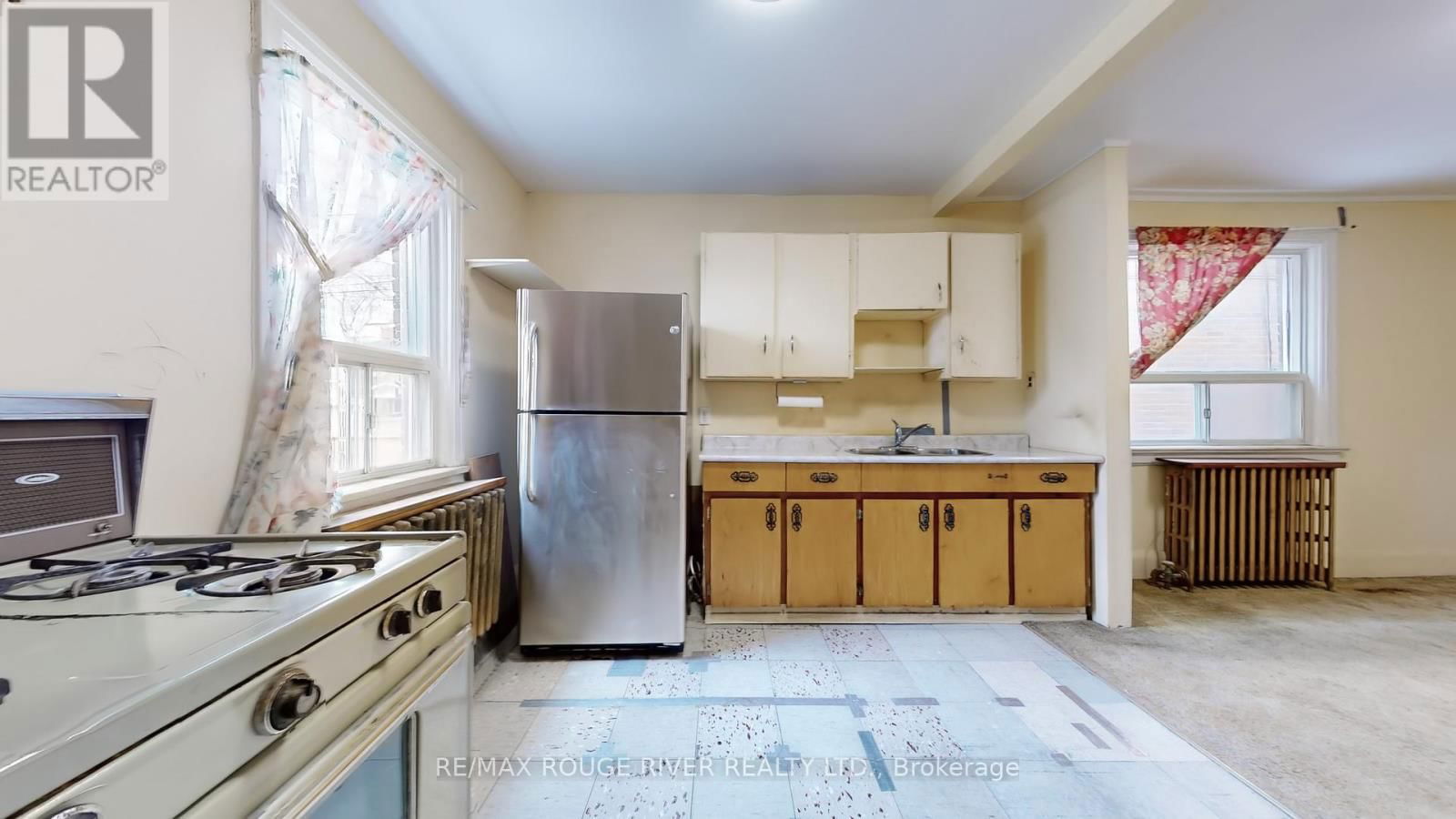 218 DEWHURST BOULEVARD NORTH Image 9