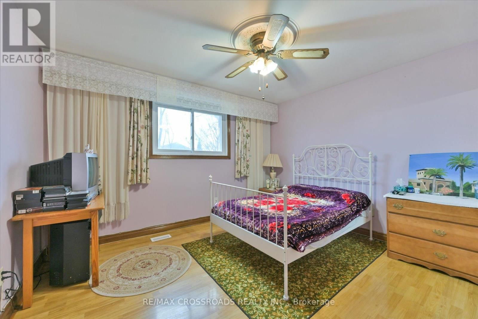 48 PHILLIP AVENUE Image 10