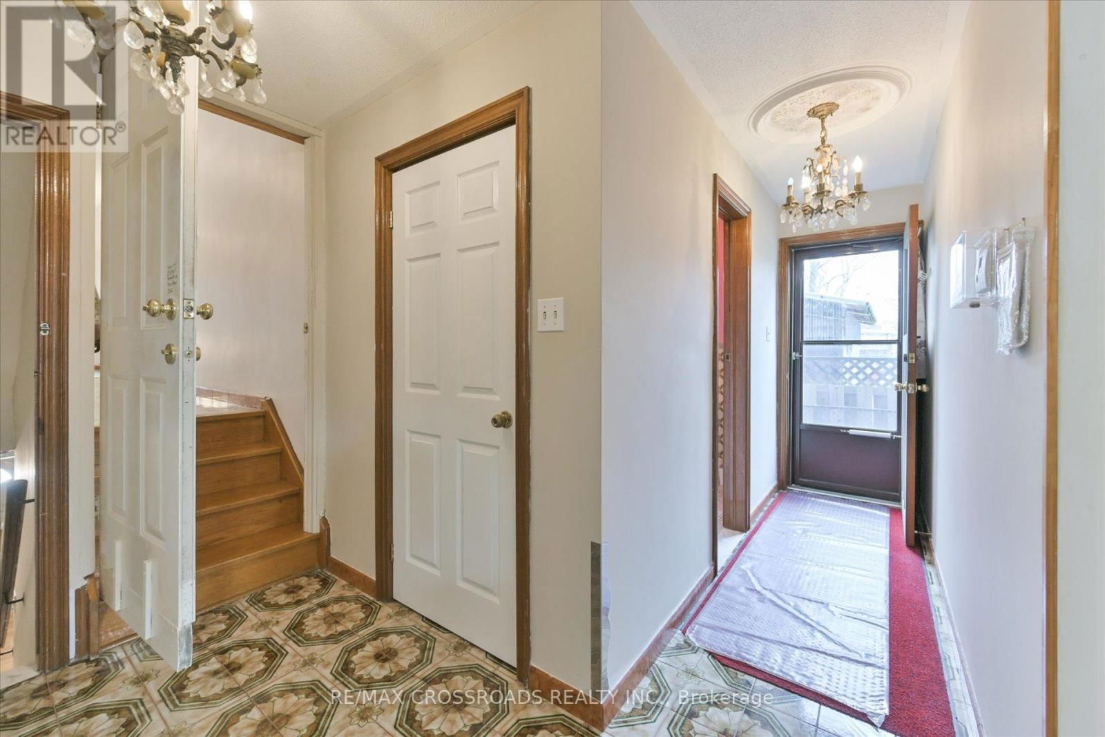 48 PHILLIP AVENUE Image 17