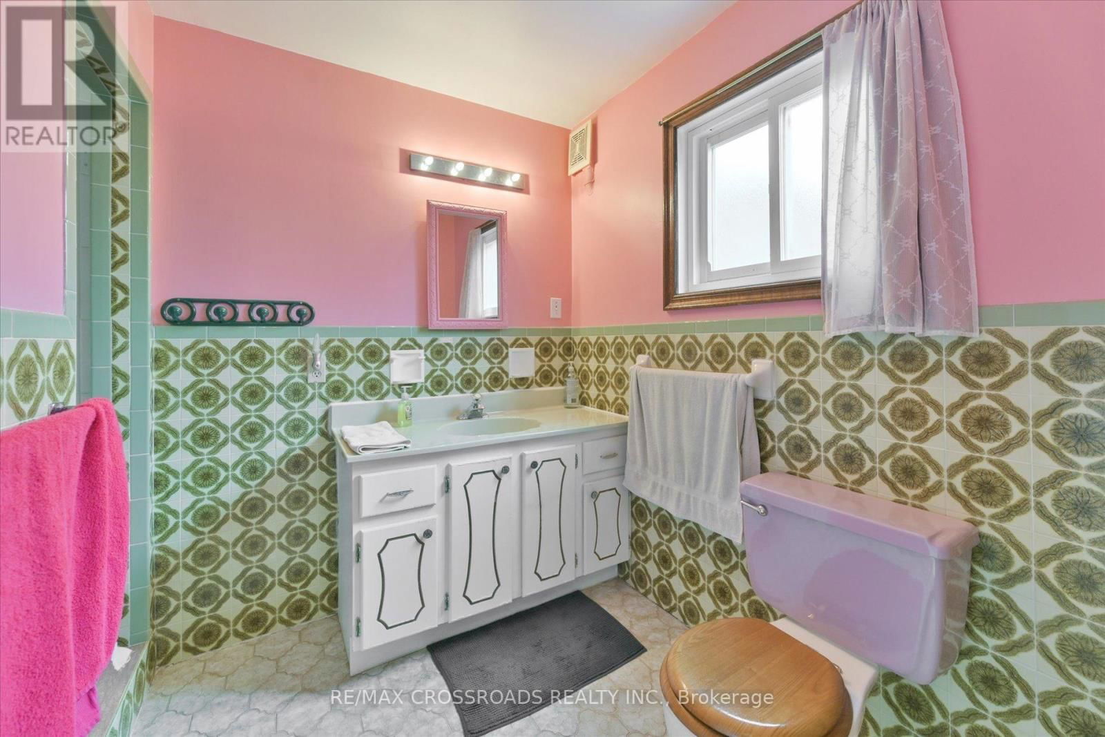 48 PHILLIP AVENUE Image 18