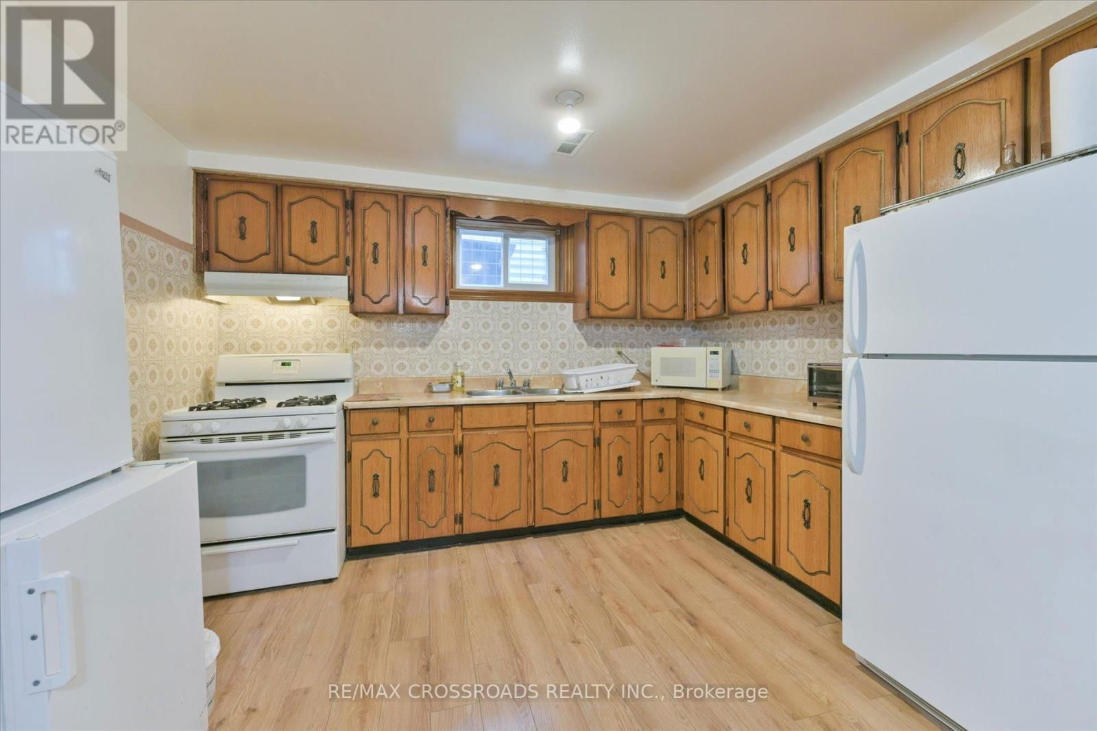 48 PHILLIP AVENUE Image 19