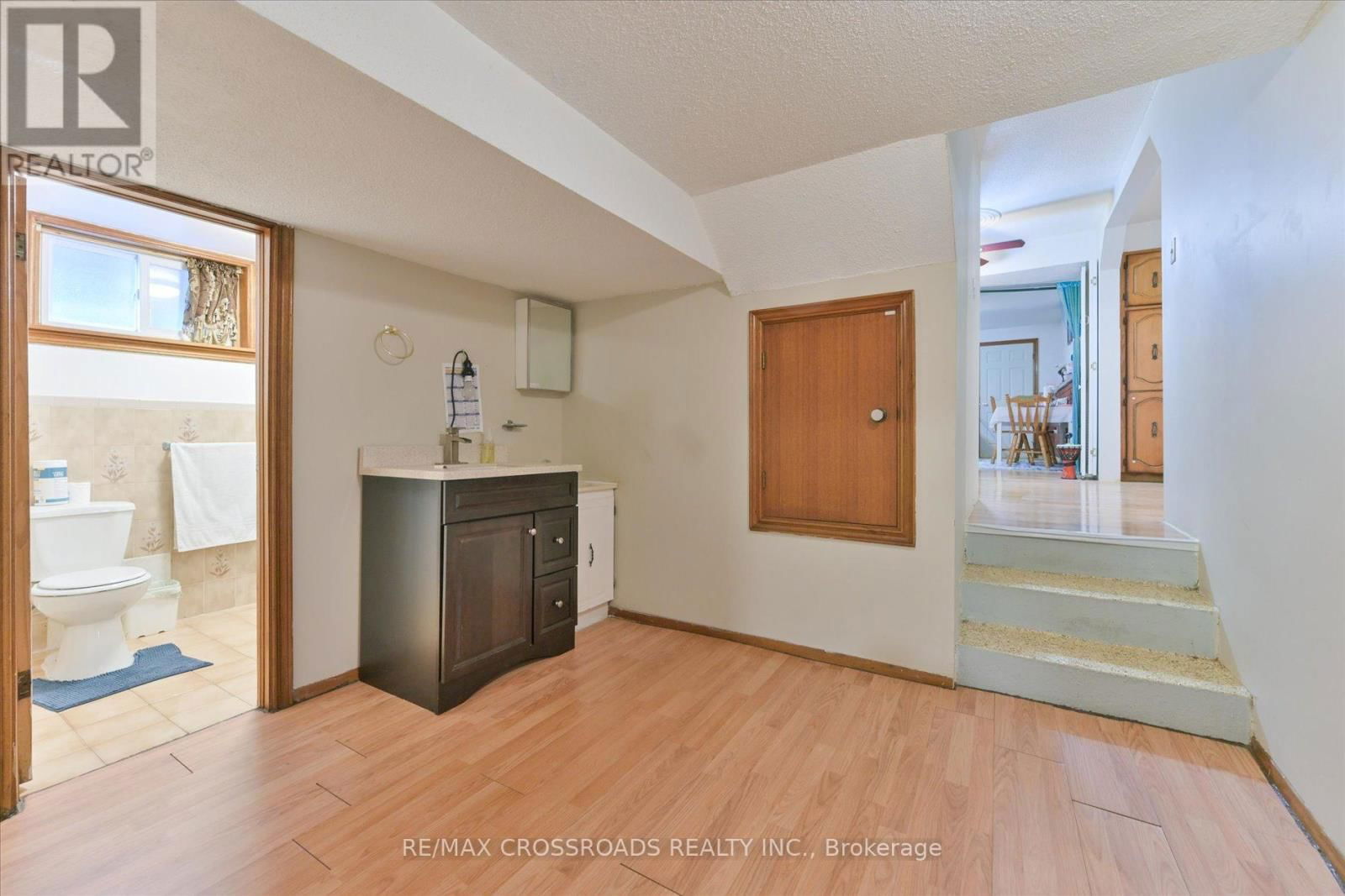 48 PHILLIP AVENUE Image 23