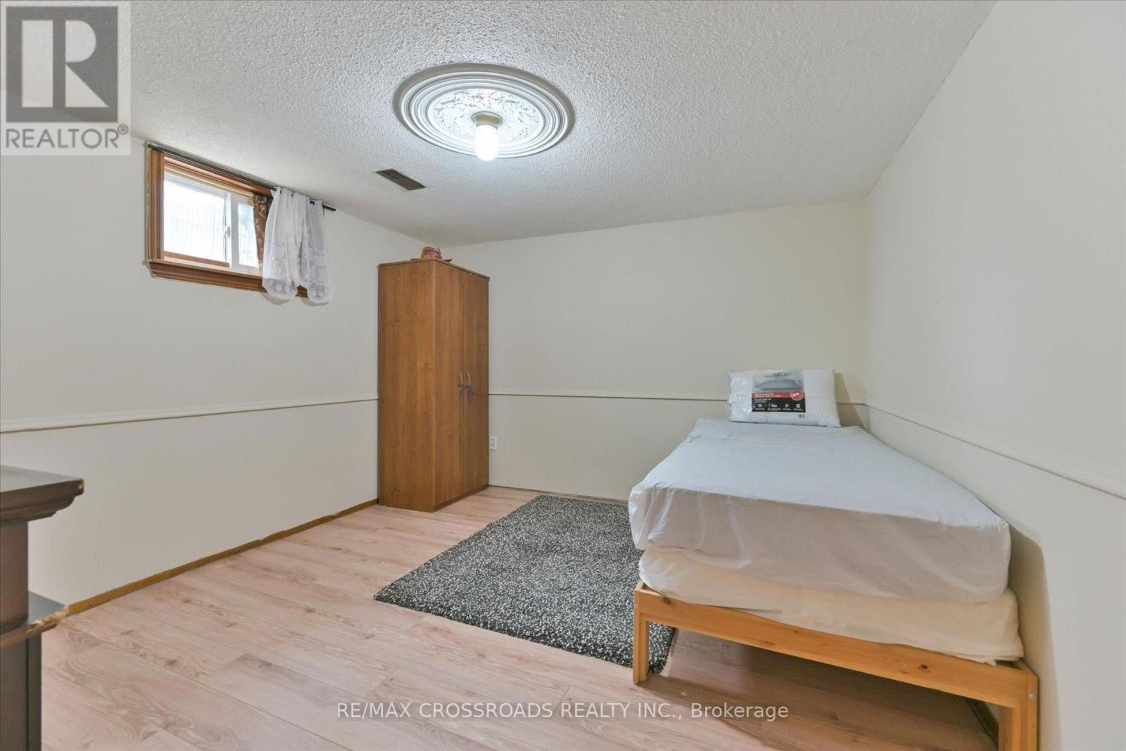 48 PHILLIP AVENUE Image 25