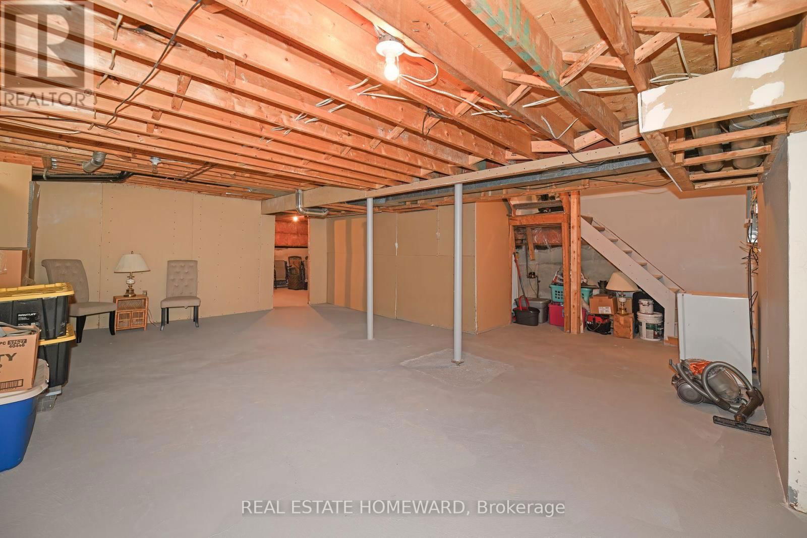 640 CHIRON CRESCENT Image 32