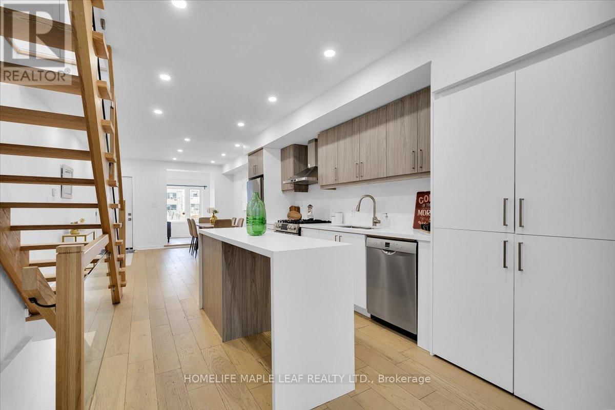 386 COXWELL AVENUE Image 12