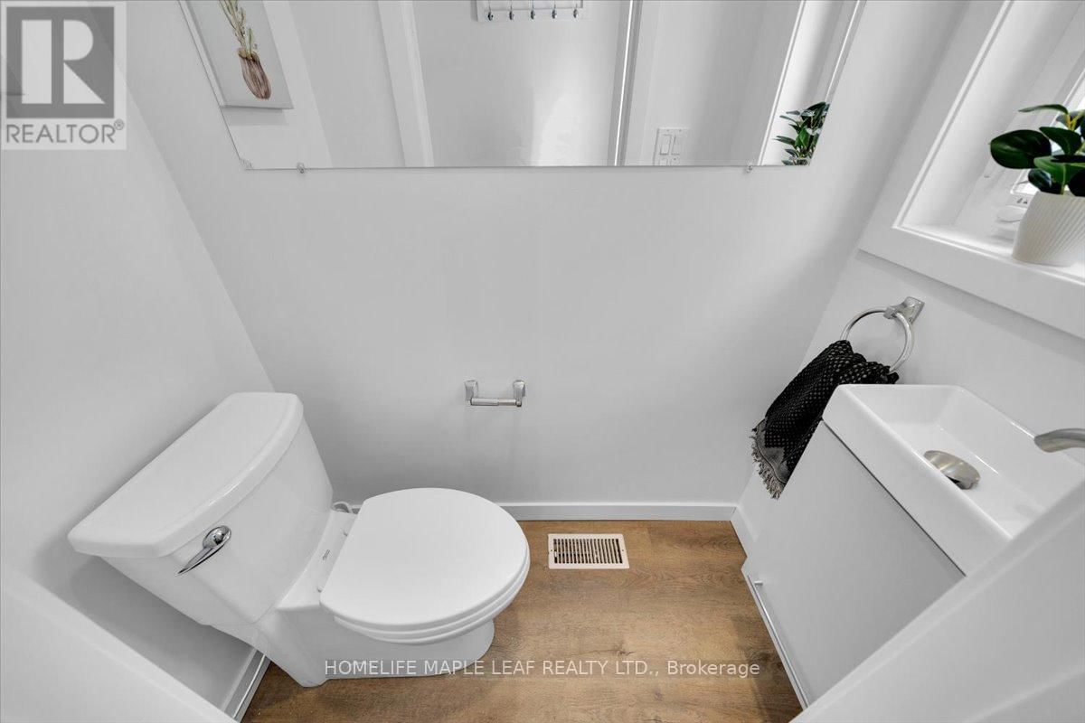 386 COXWELL AVENUE Image 16