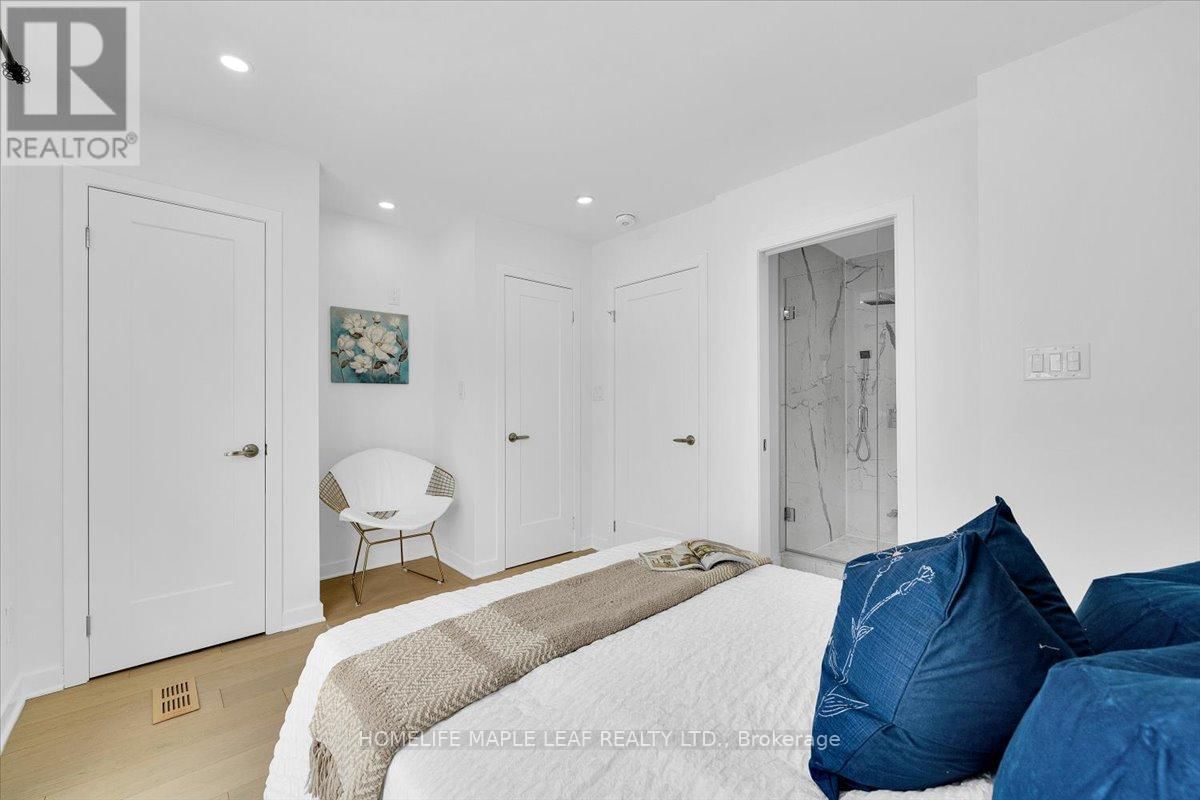 386 COXWELL AVENUE Image 20
