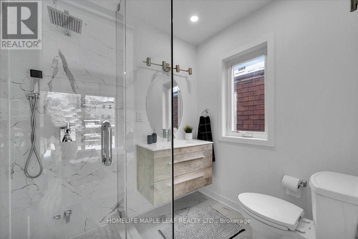 386 COXWELL AVENUE Image 22