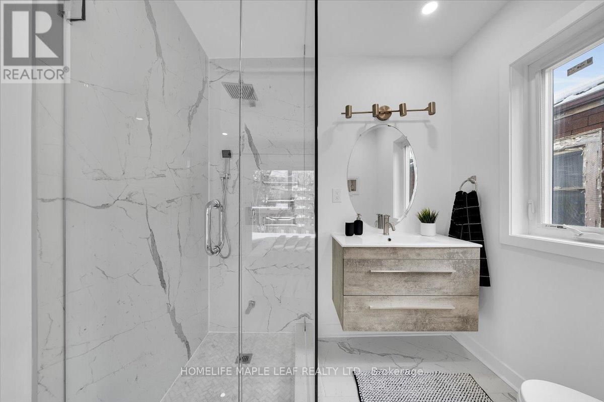 386 COXWELL AVENUE Image 23