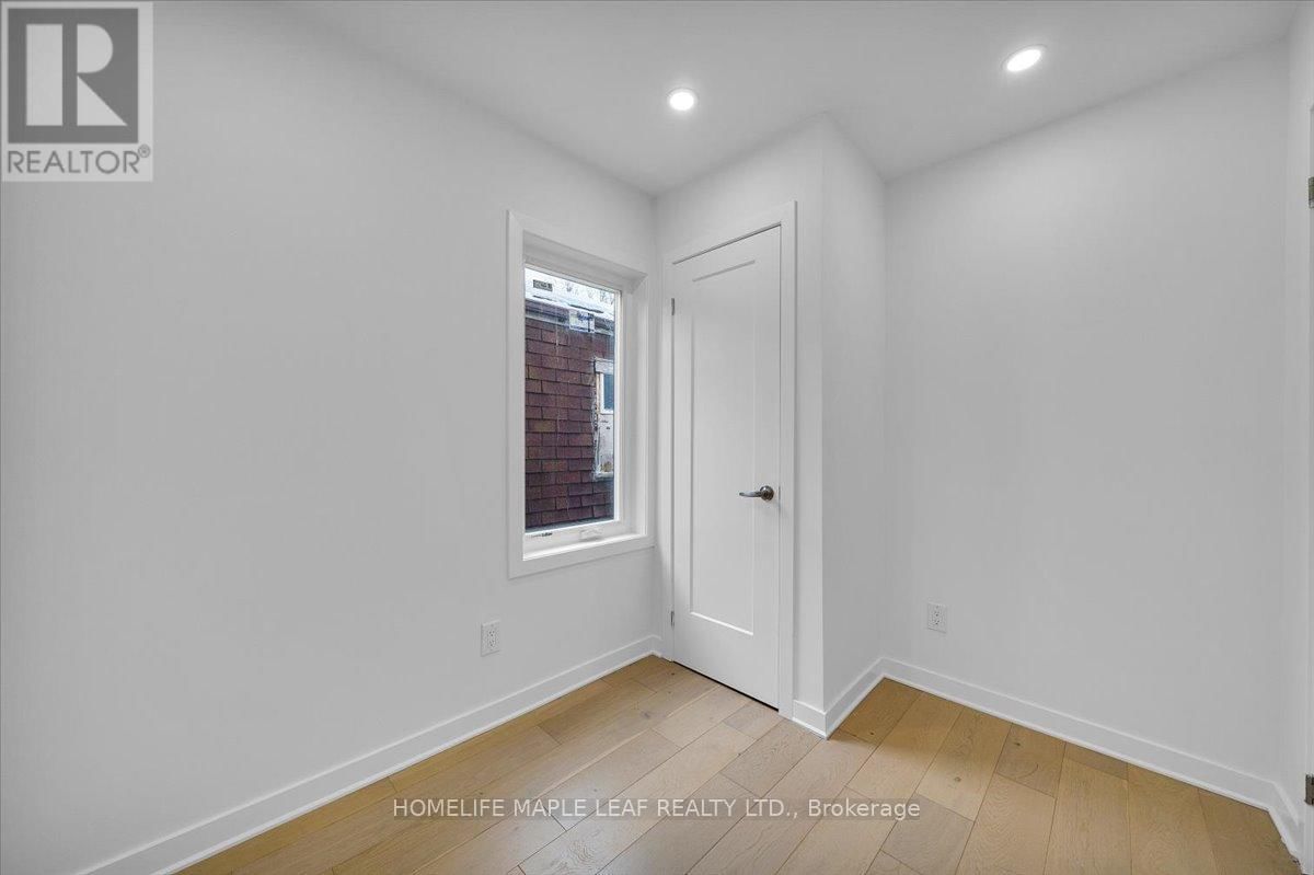 386 COXWELL AVENUE Image 26