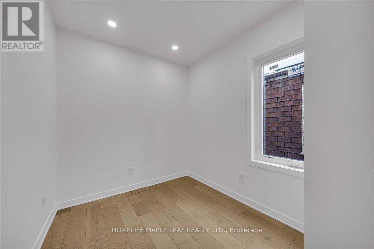 386 COXWELL AVENUE Image 27