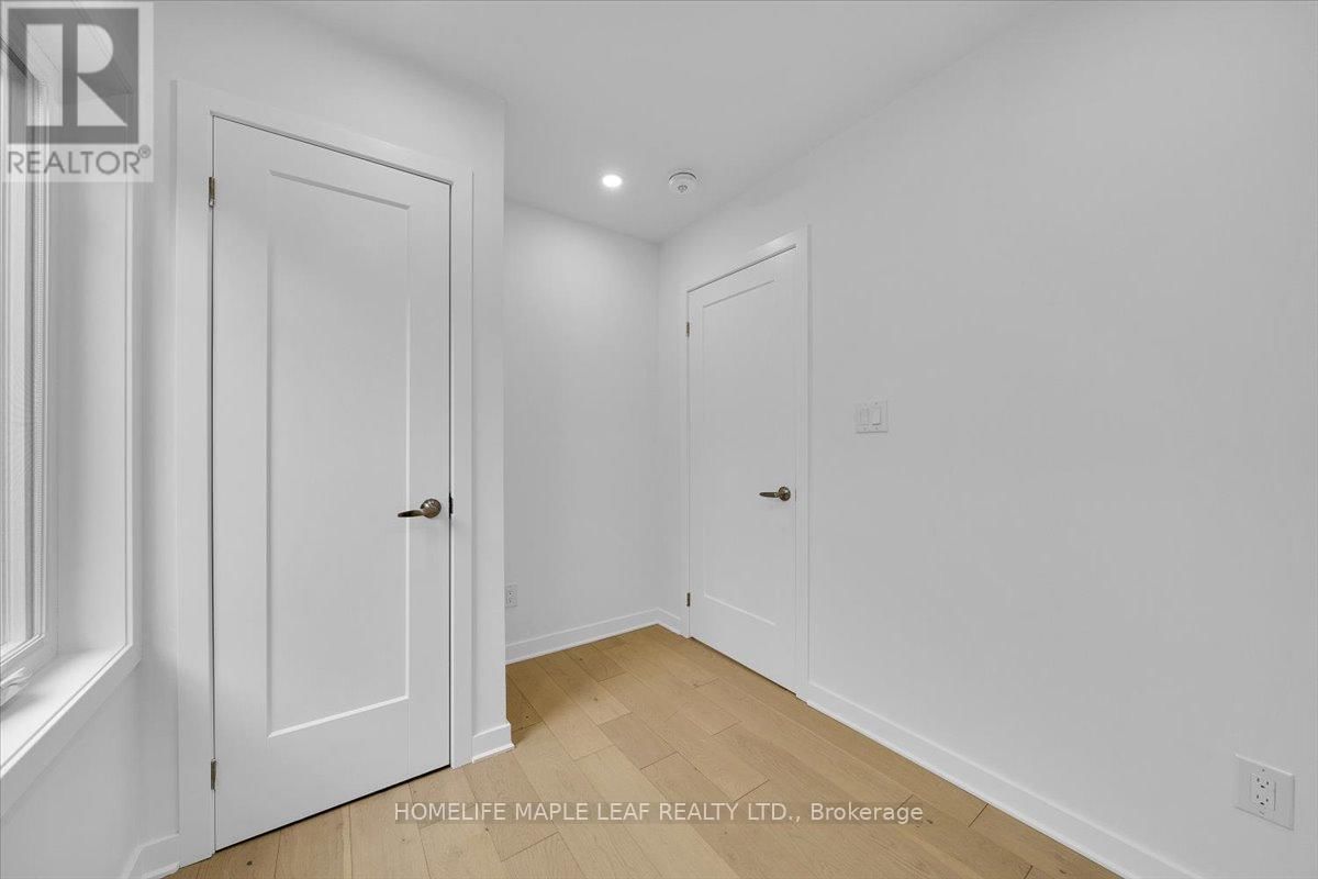 386 COXWELL AVENUE Image 28