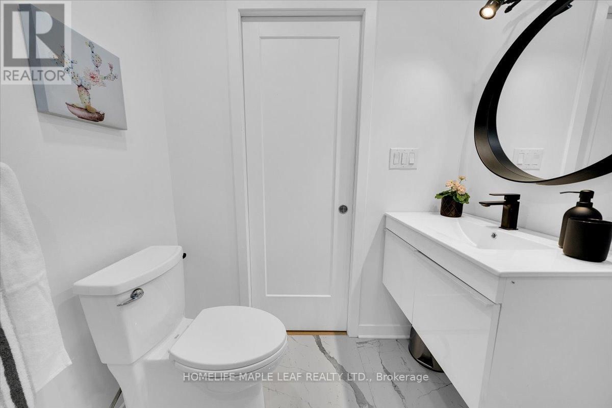 386 COXWELL AVENUE Image 30