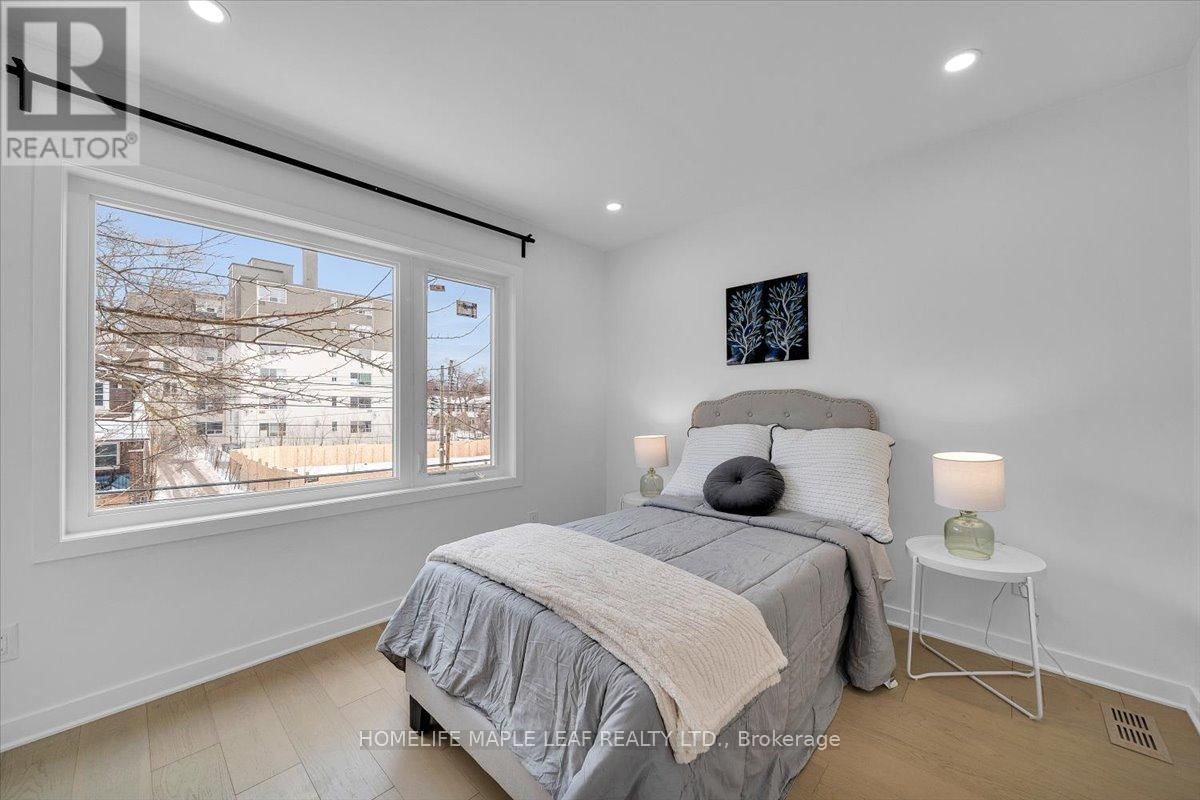 386 COXWELL AVENUE Image 31
