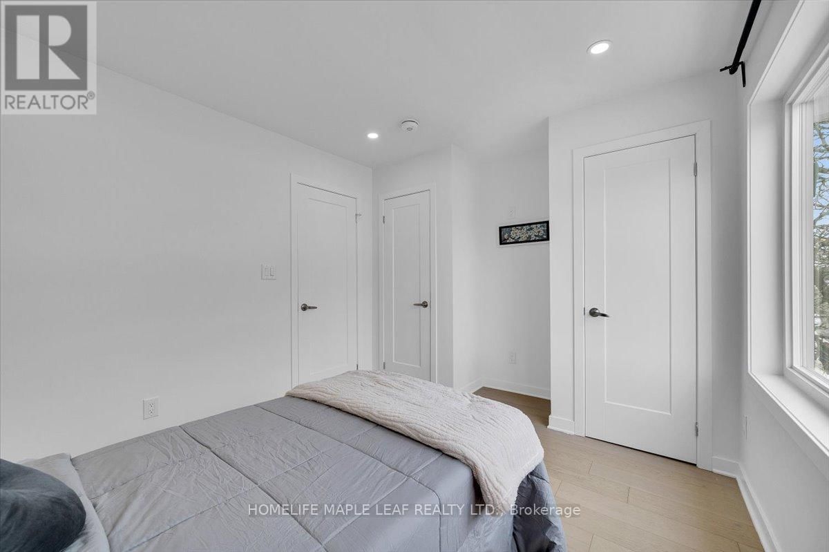 386 COXWELL AVENUE Image 32