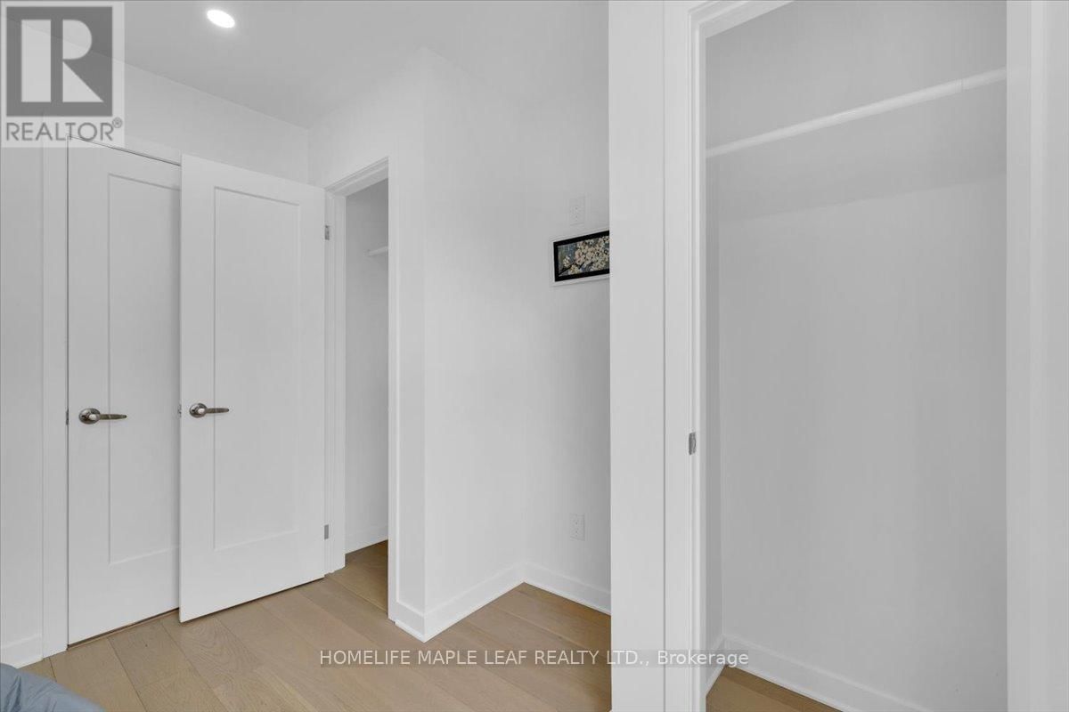 386 COXWELL AVENUE Image 33