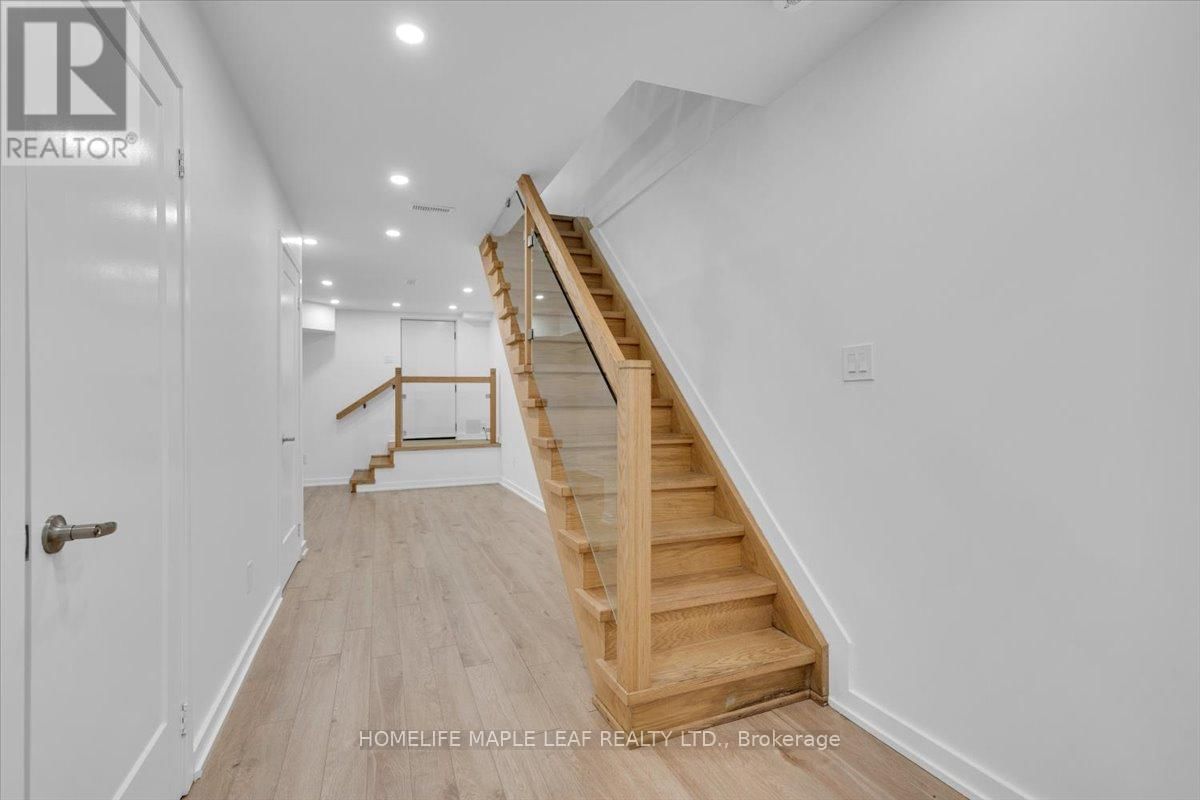 386 COXWELL AVENUE Image 34