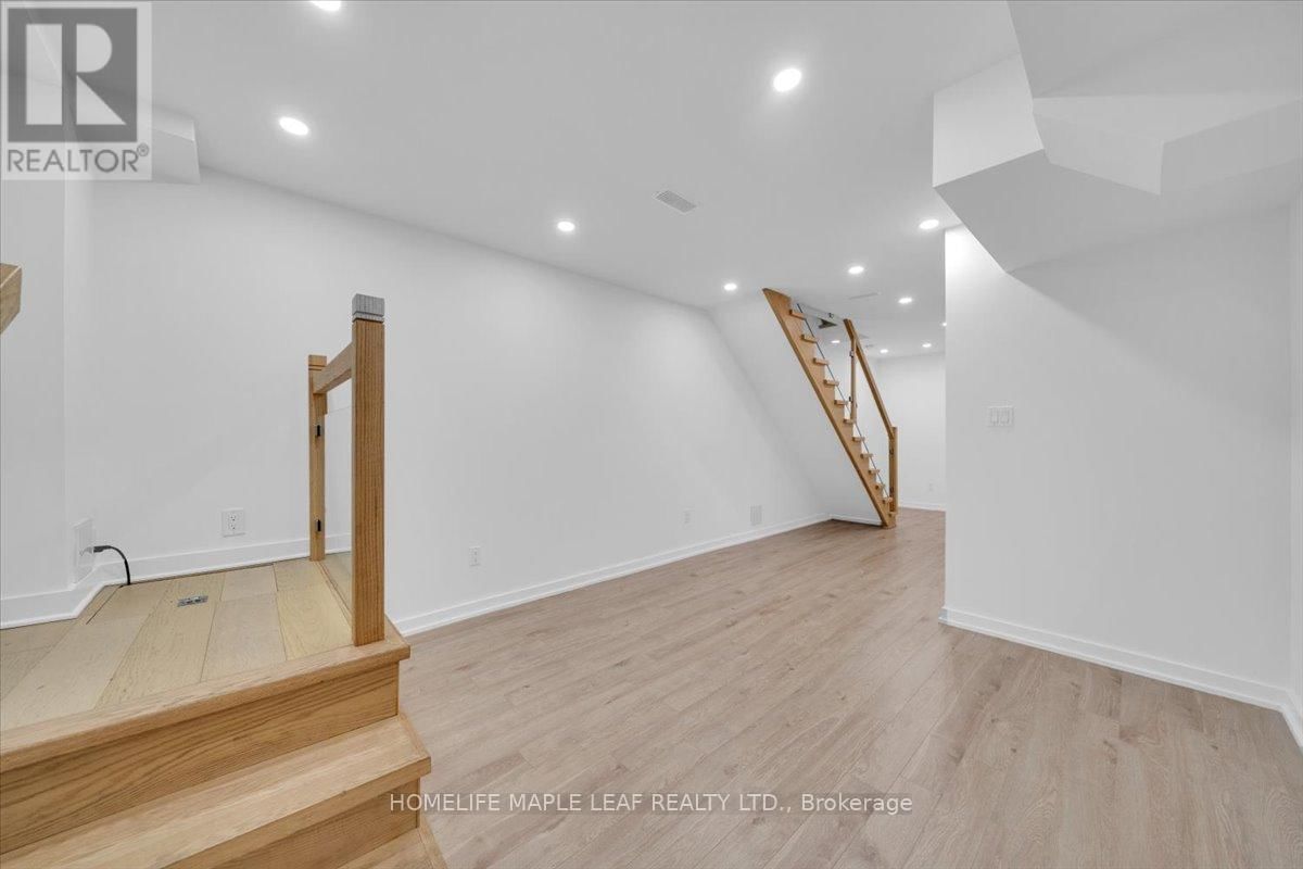386 COXWELL AVENUE Image 35