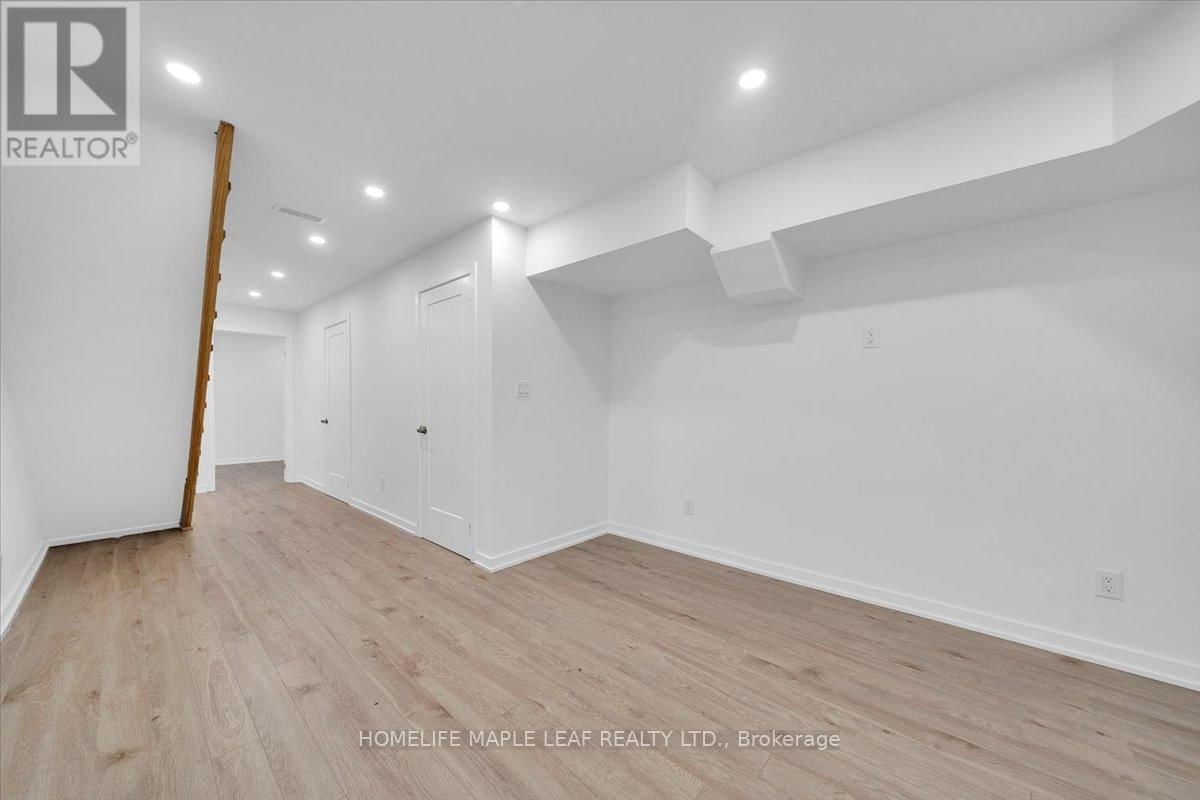 386 COXWELL AVENUE Image 36